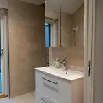 Dom wakacyjny Glorious Two-floor House, Hot Tub, 4 Bedrooms, Sauna, Park