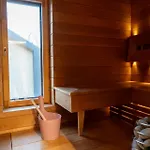 Glorious Two-floor House, Hot Tub, 4 Bedrooms, Sauna, Park Vantaa