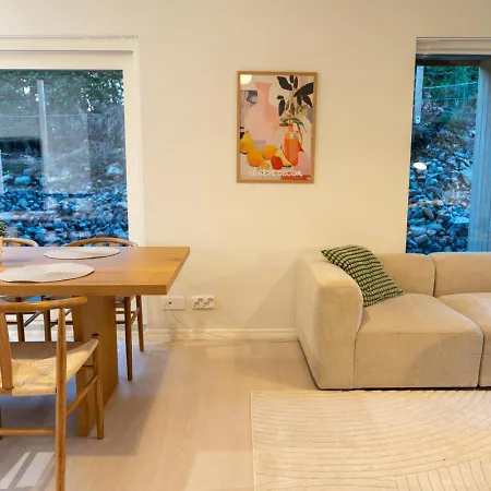 Feriehus Glorious Two-floor House, Hot Tub, 4 Bedrooms, Sauna, Park Vantaa