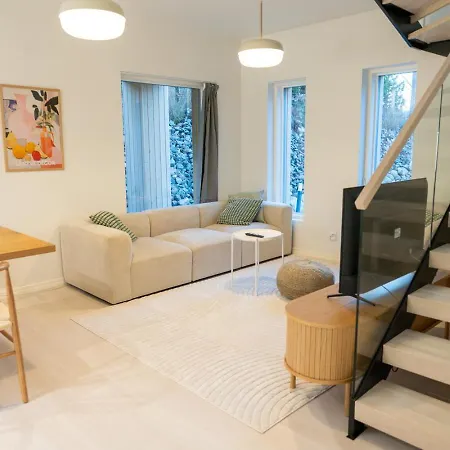 Glorious Two-floor House, 4 Bedrooms, Sauna, Park Nyaraló *