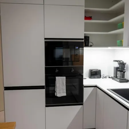 Glorious Two-floor House, Hot Tub, 4 Bedrooms, Sauna, Park Feriehus