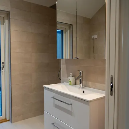 Feriehus Glorious Two-floor House, Hot Tub, 4 Bedrooms, Sauna, Park