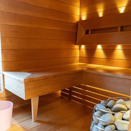 Glorious Two-floor House, 4 Bedrooms, Sauna, Park Semesterbostad Vanda