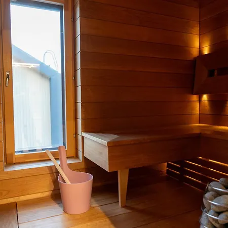 Glorious Two-floor House, Hot Tub, 4 Bedrooms, Sauna, Park Vantaa