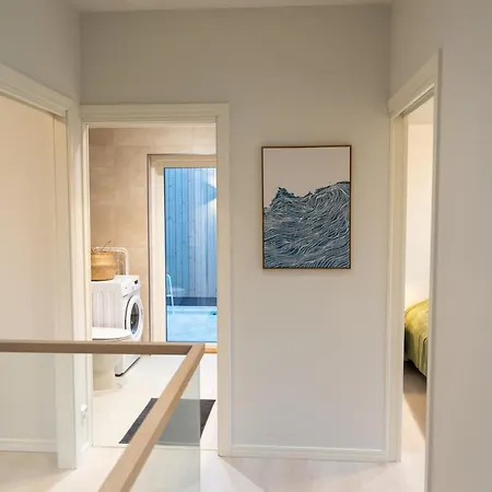 Glorious Two-floor House, 4 Bedrooms, Sauna, Park * Vantaa