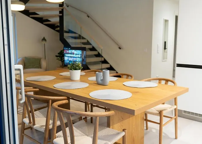 Glorious Two-floor House, 4 Bedrooms, Sauna, Park * Vantaa