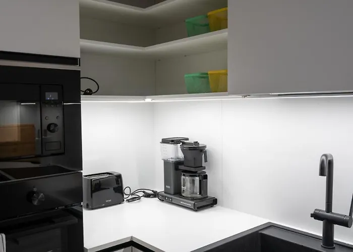 Glorious Two-floor House, 4 Bedrooms, Sauna, Park Semesterbostad