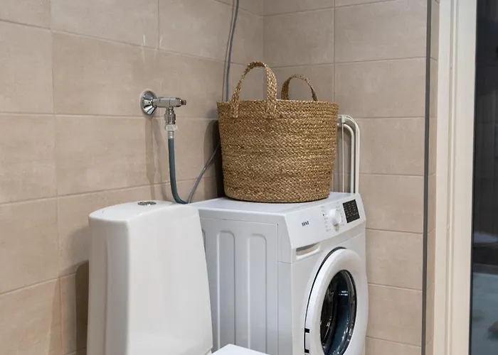 Semesterbostad Glorious Two-floor House, 4 Bedrooms, Sauna, Park *