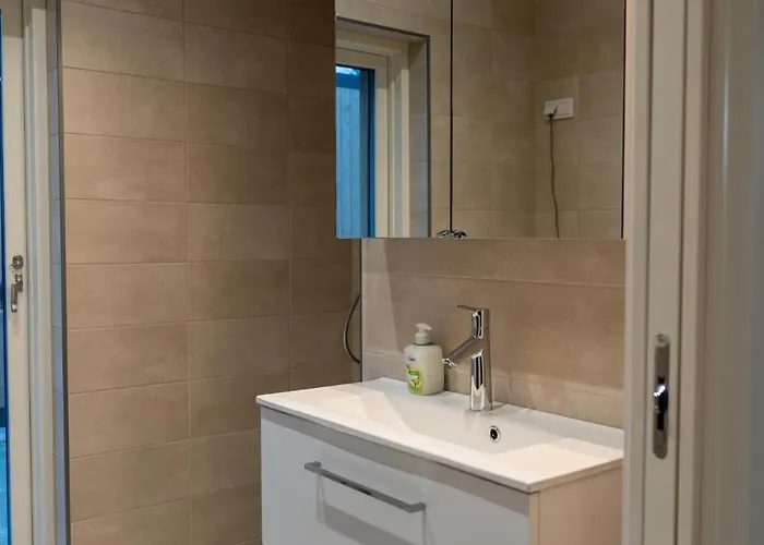 Semesterbostad Glorious Two-floor House, 4 Bedrooms, Sauna, Park