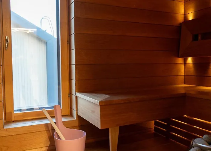 Glorious Two-floor House, 4 Bedrooms, Sauna, Park Vanda