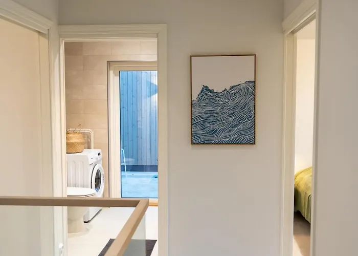 Glorious Two-floor House, 4 Bedrooms, Sauna, Park * Vantaa